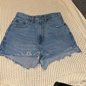 Abercrombie & Fitch High Rise Curve Love Mom Short